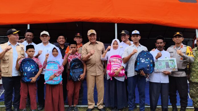 Wakil Gubernur Aceh, Fadhlullah, S.E, mendampingi Menteri Koordinator Bidang Politik dan Keamanan (Menko Polkam) Jenderal TNI (Purn.) Djamari Chaniago, dalam Acara Penyerahan Secara Simbolis Hunian Tetap Kemenko Polkam, di Gampong Kuala Cangkoy, Kec. Lapang, Aceh Utara, Rabu (7/1/2026).