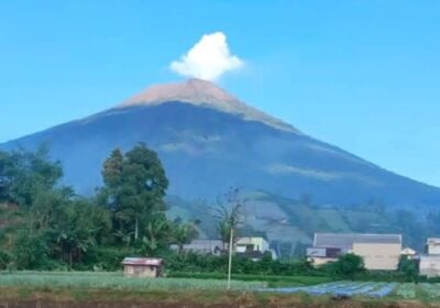Gunung Slamet Makin Aktif, Suhu Kawah Capai 460 Derajat Celcius