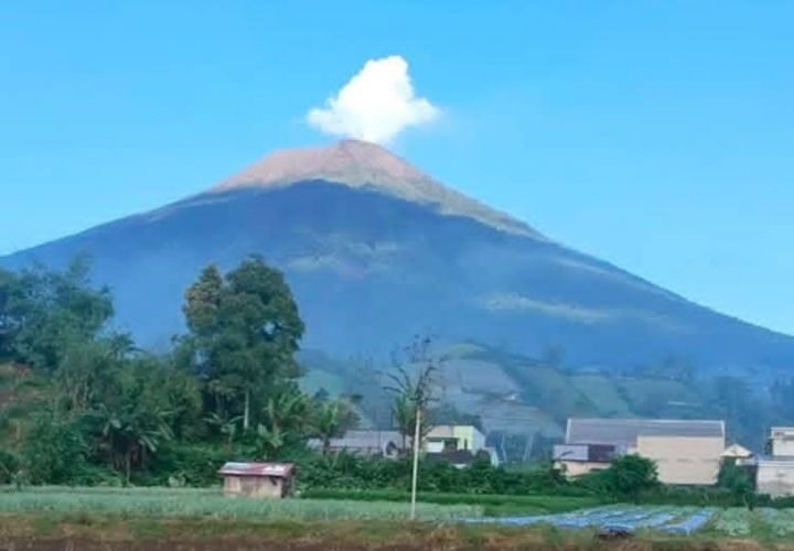 Gunung Slamet Makin Aktif, Suhu Kawah Capai 460 Derajat Celcius