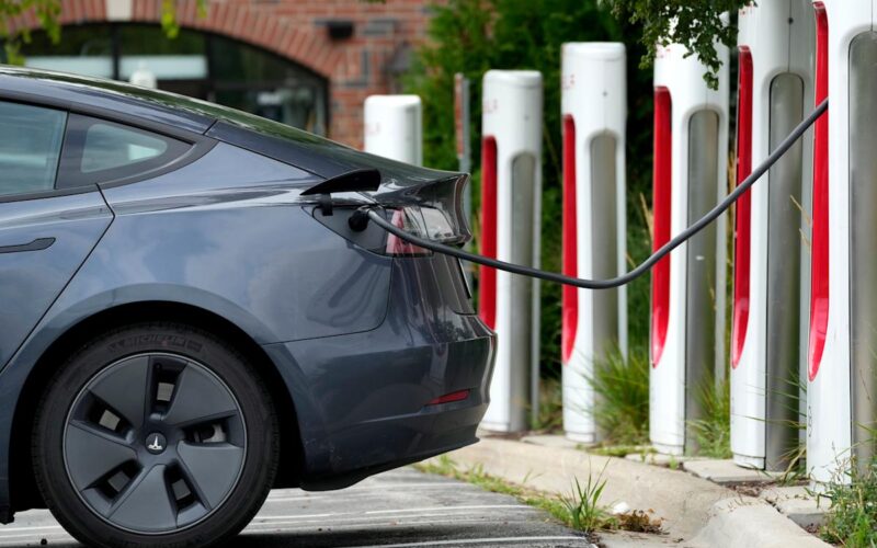 Saham AS Turun Akibat Perundingan Damai Iran Macet dan Saham Software Anjlok