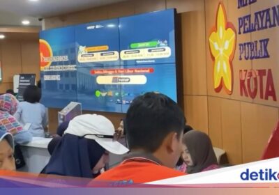 Disdukcapil Diserbu Warga untuk Aktivasi IKD sebagai Syarat Anak Masuk Sekolah