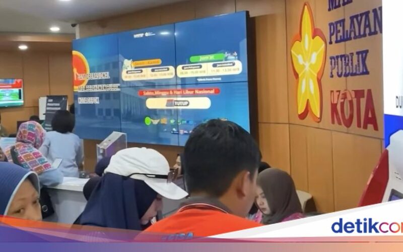 Disdukcapil Diserbu Warga untuk Aktivasi IKD sebagai Syarat Anak Masuk Sekolah