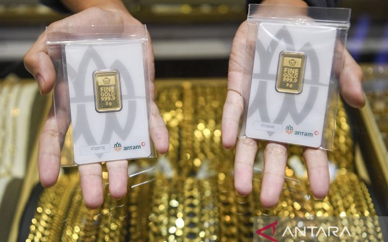 Harga Emas Antam Naik Rp25.000 Jadi Rp2,799 Juta per Gram pada Sabtu