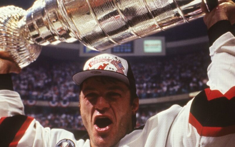 Mantan Bintang NHL Claude Lemieux Ditemukan Meninggal karena Bunuh Diri