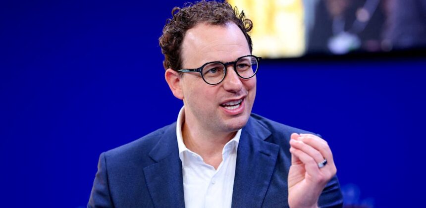 Anthropic Ajukan IPO Rahasia ke SEC, Kalahkan OpenAI