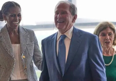 George W. Bush Berikan Ulasan Singkat tentang Potret Obama