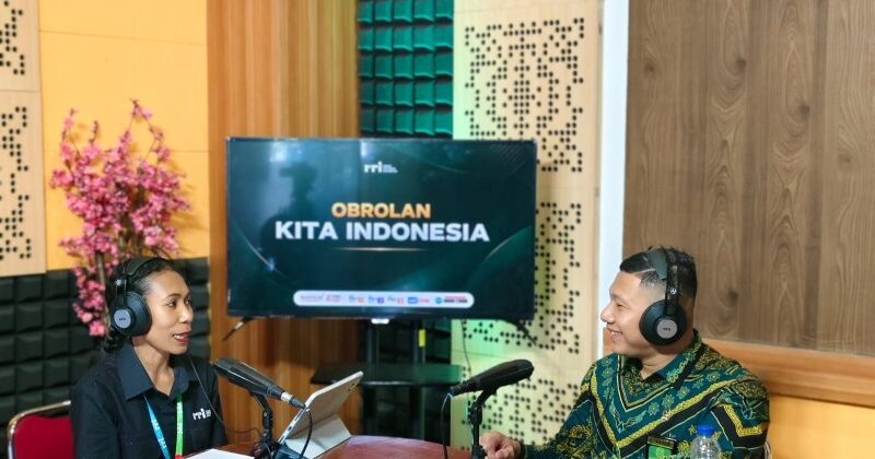 Hakim PN Serui Edukasi Masyarakat tentang Persidangan Elektronik