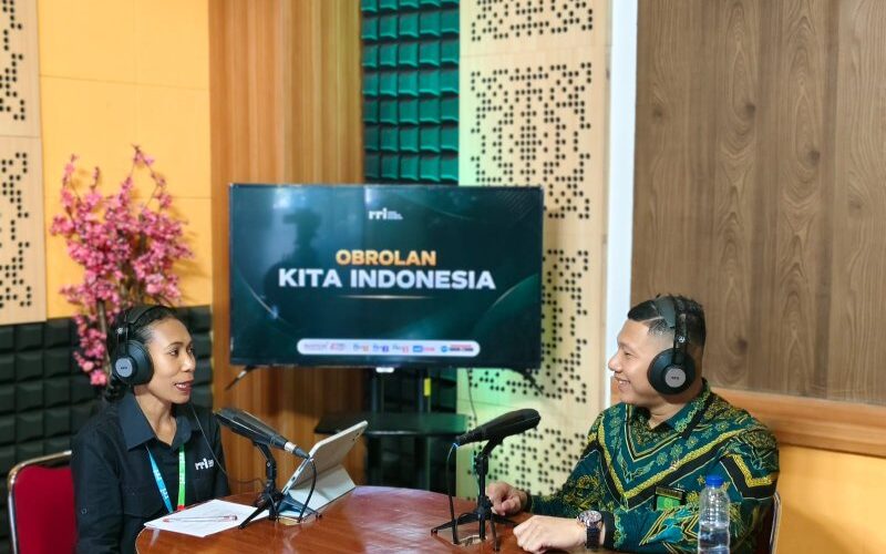 Hakim PN Serui Edukasi Masyarakat tentang Persidangan Elektronik