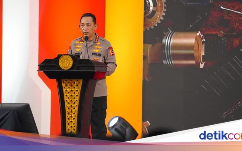 Kapolri Resmi Naikkan Pangkat 87 Perwira Tinggi Polri