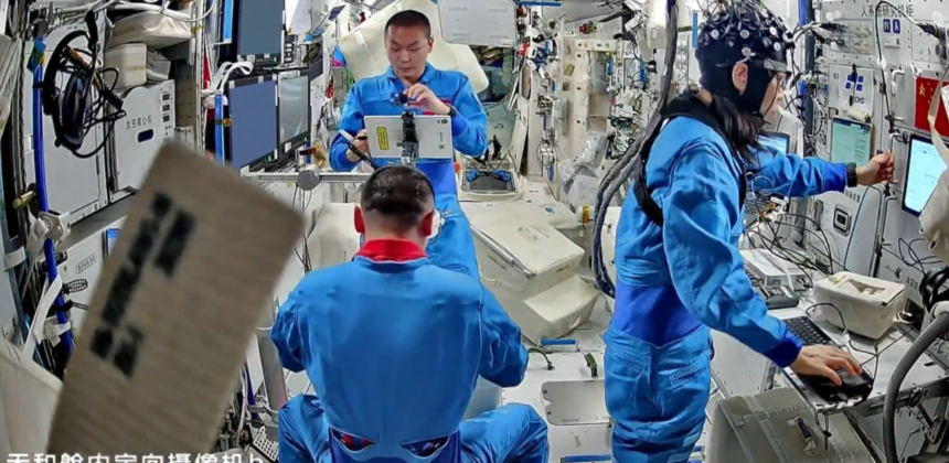Astronot Pertama Hong Kong Lakukan Eksperimen di Luar Angkasa