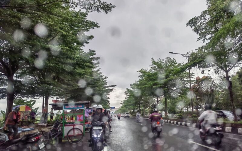 BMKG Imbau Waspadai Hujan di Kota Besar Indonesia Hari Ini