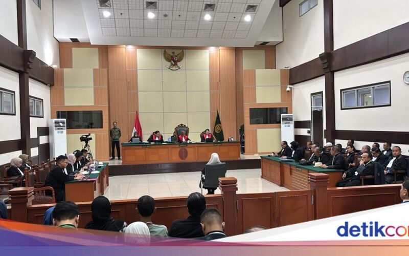 Hakim Kabulkan Eksepsi Dr Tifa, Dakwaan Dinyatakan Batal