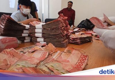 Ida Ganti Uang Rp 1,54 Miliar yang Rusak Akibat Banjir Rob