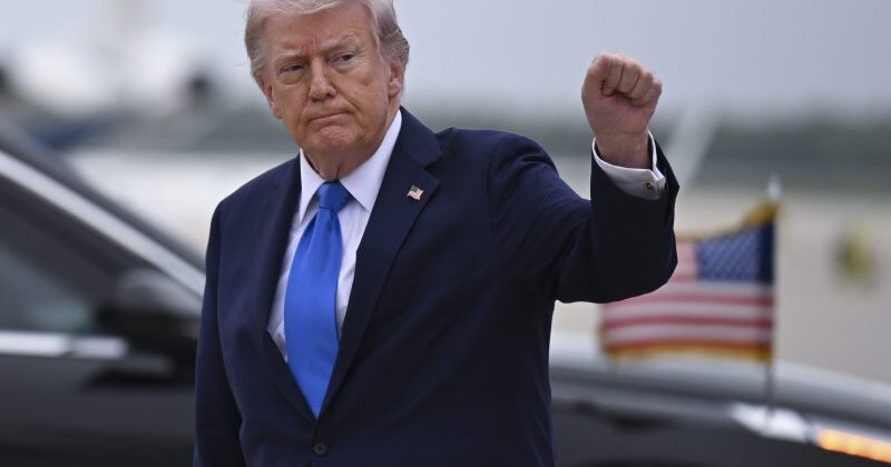 Investor Memecoin $TRUMP Kehilangan $3,8 Miliar, Trump Untung $636 Juta