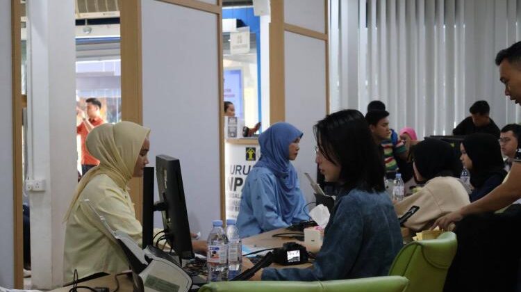 Kantor Imigrasi Batam Layani 99 Pemohon Paspor Simpatik