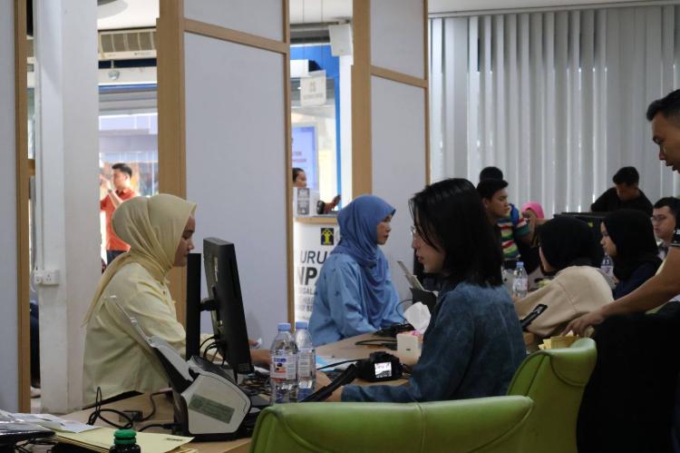 Kantor Imigrasi Batam Layani 99 Pemohon Paspor Simpatik