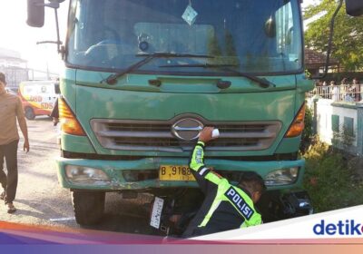 Kecelakaan Maut di Jombang, Truk Tabrak Motor dan Pejalan Kaki