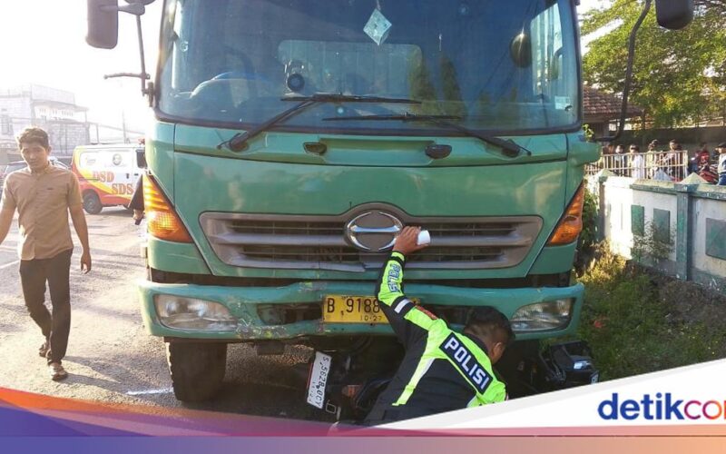Kecelakaan Maut di Jombang, Truk Tabrak Motor dan Pejalan Kaki