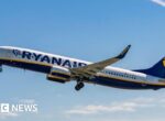 Kejadian Menghebohkan di Pesawat Ryanair: Penumpang Hampir Terhisap