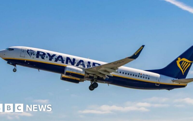 Kejadian Menghebohkan di Pesawat Ryanair: Penumpang Hampir Terhisap