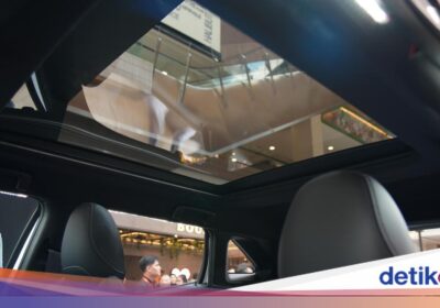 Mitsubishi New Xforce Hadirkan Fitur Panoramic Sunroof