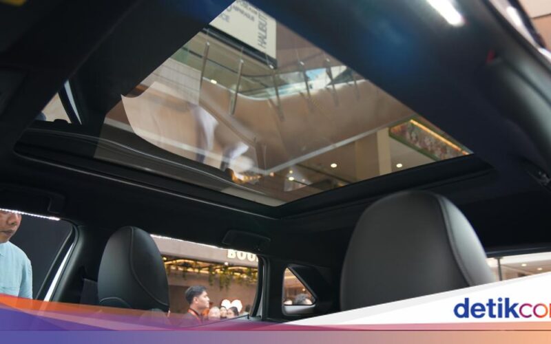 Mitsubishi New Xforce Hadirkan Fitur Panoramic Sunroof