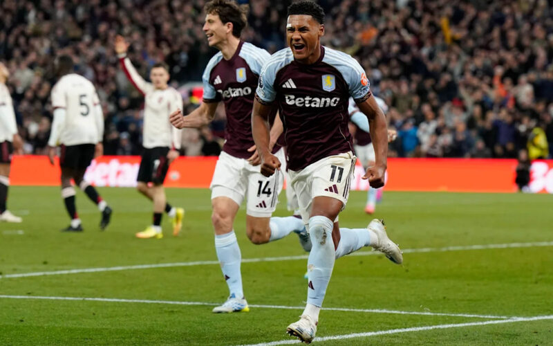 Ollie Watkins Dincar Fenerbahce, Aston Villa Masih Bertahan