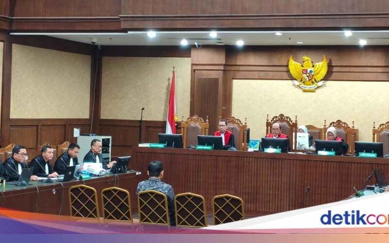 Pejabat Bea Cukai Terima Amplop dari PT Blueray, Ini Pengakuannya