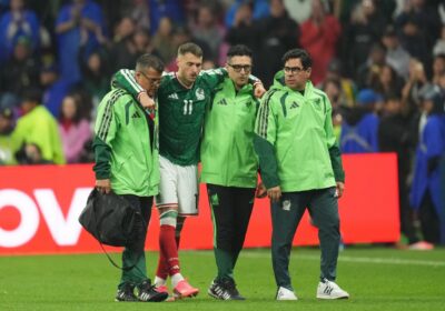 Santiago Giménez Dilarikan ke Rumah Sakit Usai Cedera Parah