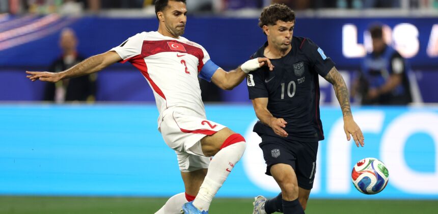 Zeki Çelik Resmi Bergabung dengan Juventus setelah Roma Gagal