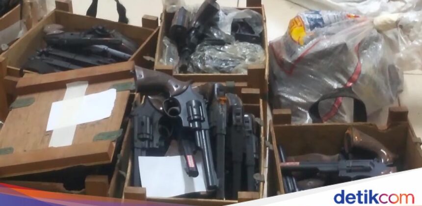 DPR Desak Usut Ratusan Senjata di Sekolah Swasta Jakarta