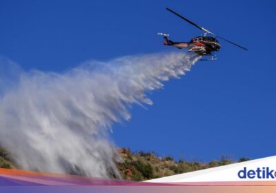 Dua Helikopter Damkar Bertabrakan di Yunani Saat Padamkan Kebakaran