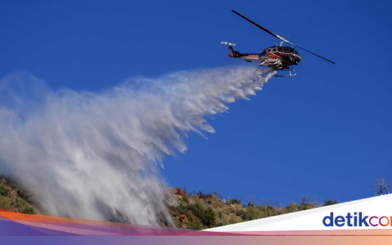 Dua Helikopter Damkar Bertabrakan di Yunani Saat Padamkan Kebakaran