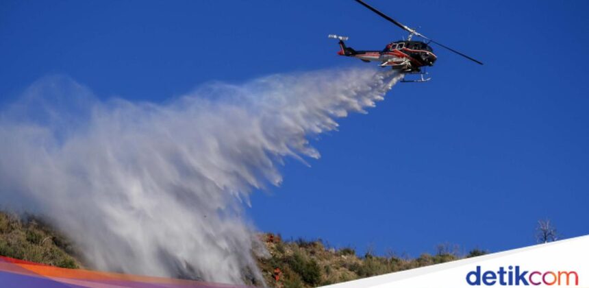 Dua Helikopter Damkar Bertabrakan di Yunani Saat Padamkan Kebakaran