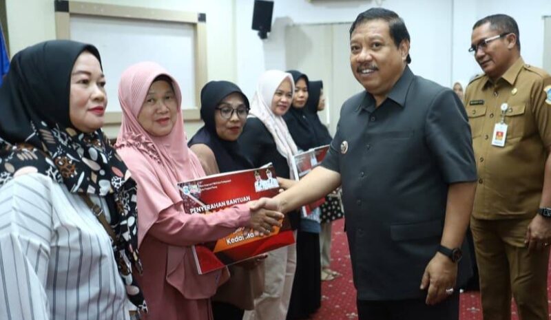 Pangkalpinang Salurkan Bantuan Modal untuk 90 UMKM