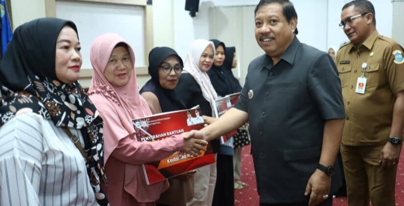 Pangkalpinang Salurkan Bantuan Modal untuk 90 UMKM