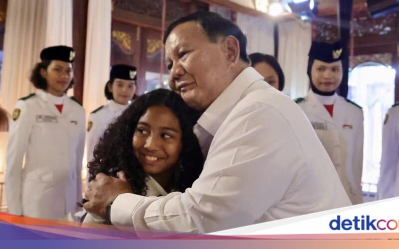 Prabowo Subianto Silaturahmi dengan Paskibraka HUT Ke-81 RI