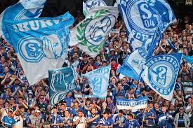 Schalke 04 Ingatkan Fans untuk Tidak Kenakan Warna Klub di Halle