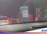 Sopir Xpander Tabrak Palang Tol Kalikangkung Usai Dikejar