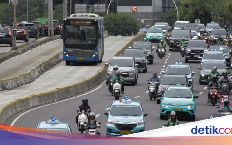 TransJakarta Minta Maaf Setelah Viral Penumpang Tunawisma Diturunkan