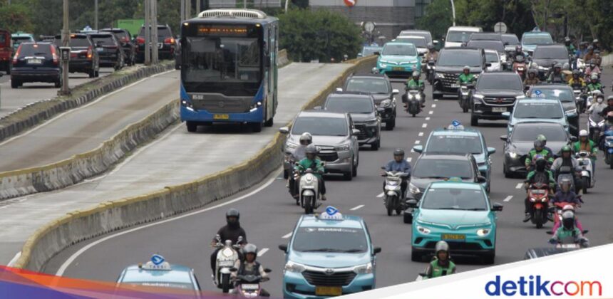 TransJakarta Minta Maaf Setelah Viral Penumpang Tunawisma Diturunkan