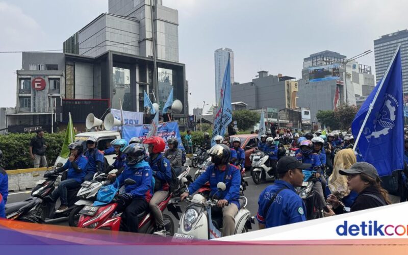 Lalu Lintas Jalan Sudirman Kembali Normal Setelah Aksi Buruh