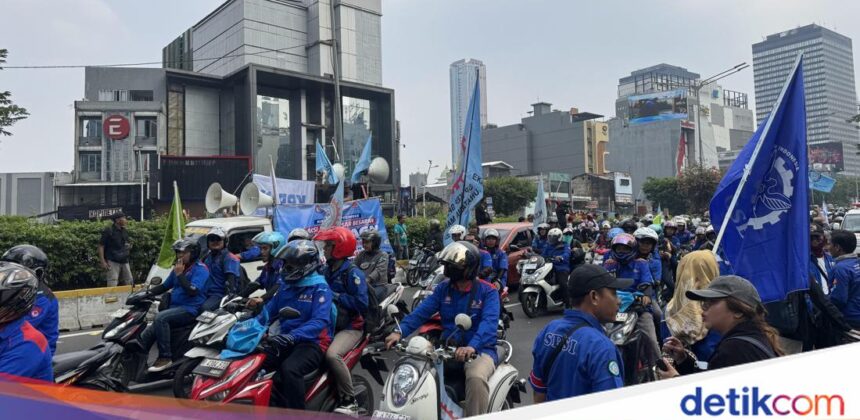 Lalu Lintas Jalan Sudirman Kembali Normal Setelah Aksi Buruh