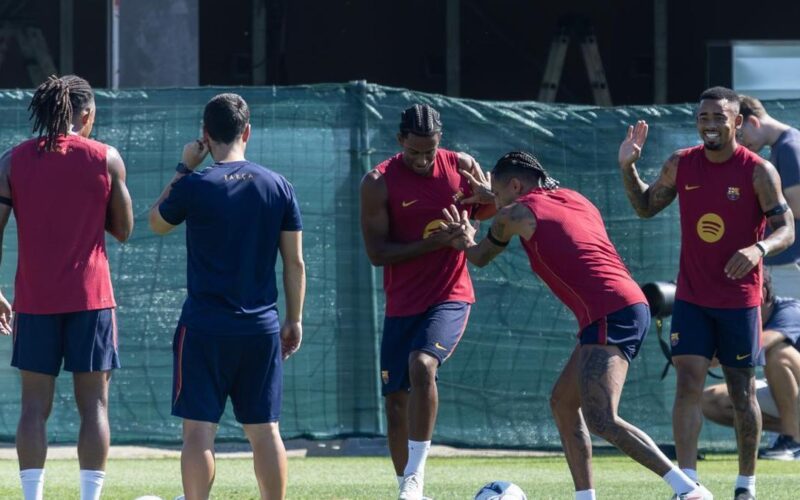 Alejandro Balde Pertimbangkan Keluar dari Barcelona