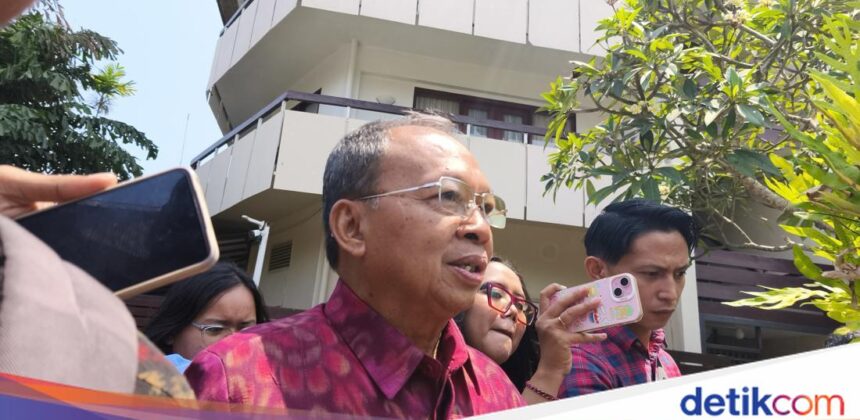 Antrean Panjang di SPBU Bali Akibat Warga Takut Kehabisan BBM