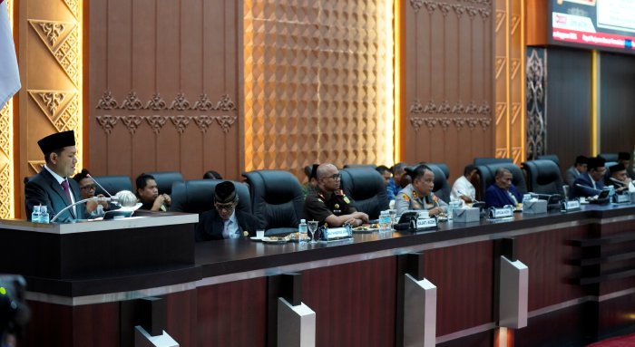 Ali Basrah Pimpin Rapat Jawaban APBA 2025, SiLPA Aceh Capai Rp518,45 Miliar