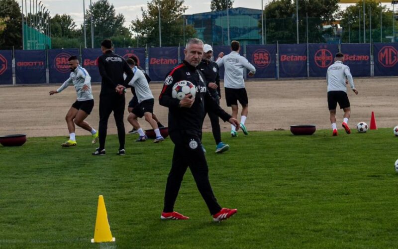 FCSB Siap Kembali Beraksi di Bawah Arahan Reghecampf