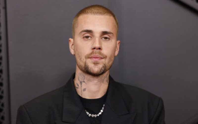 Justin Bieber Unggah Foto Langka Putranya, Jack Blues yang Sudah Besar