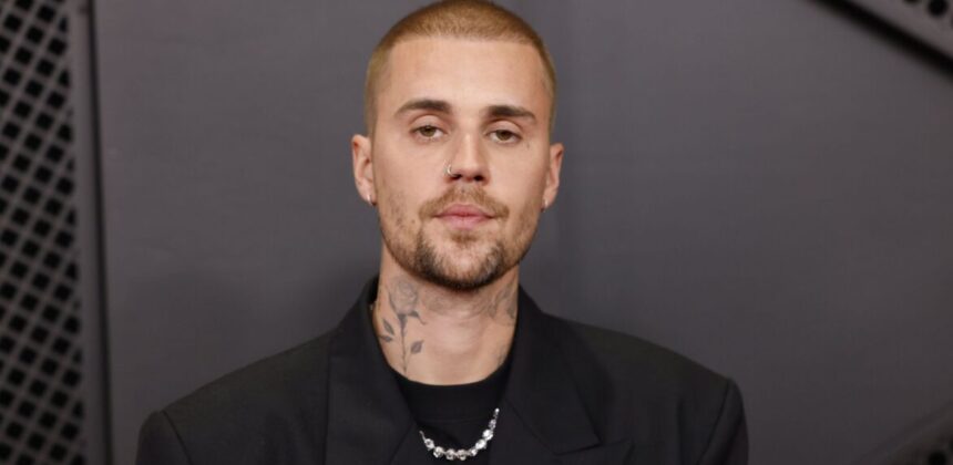 Justin Bieber Unggah Foto Langka Putranya, Jack Blues yang Sudah Besar
