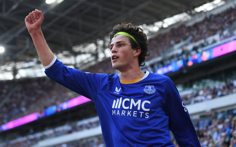 Merlin Röhl: Gelandang Everton yang Juga Seorang Fotografer